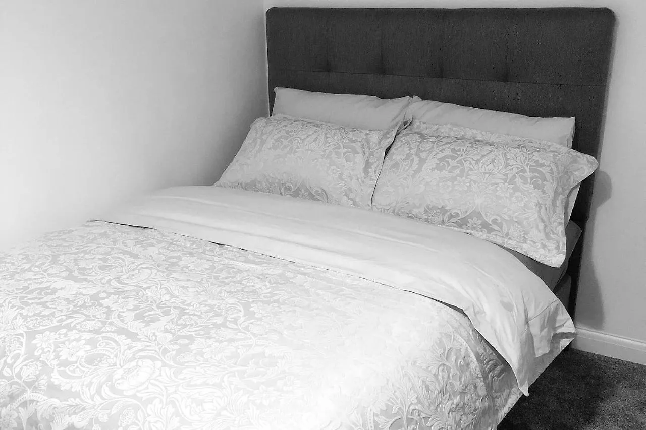 Flat 2 - Entire Modern Two Bedrooms Home With En-Suite & Free Parking Close To Qmc, City Centre And Notts Uni - Self Check In Nottingham Pensión