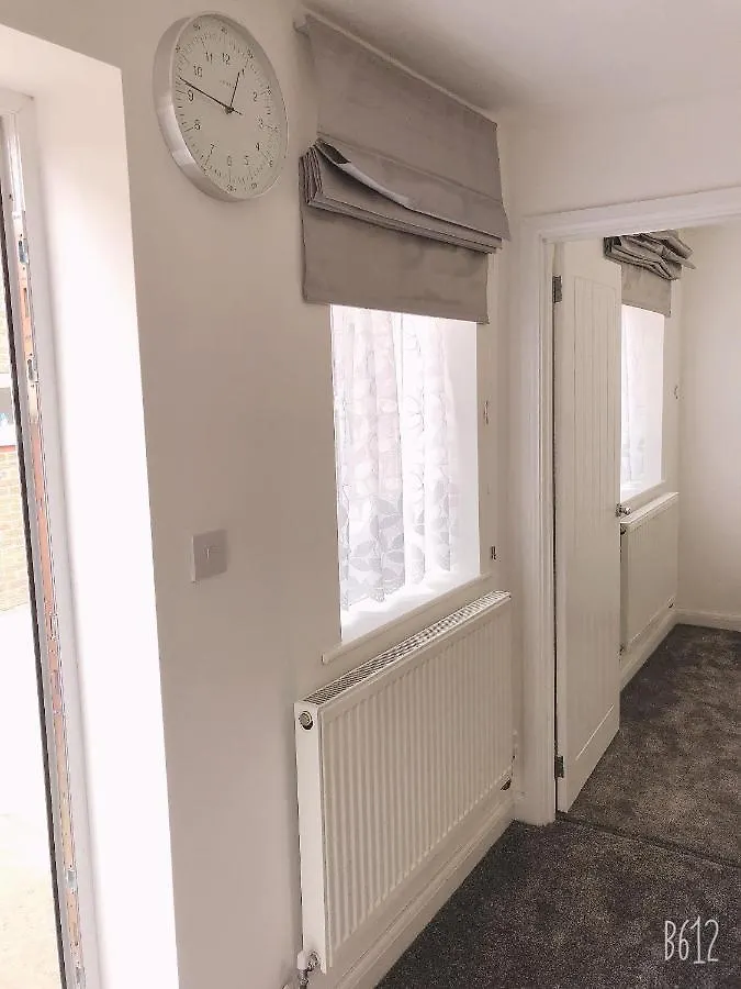 Flat 2 - Entire Modern Two Bedrooms Home With En-Suite & Free Parking Close To Qmc, City Centre And Notts Uni - Self Check In Nottingham Reino Unido