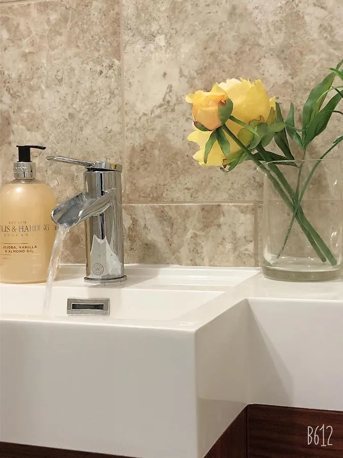 Maison d'hôtes Flat 2 - Entire Modern Two Bedrooms Home With En-Suite & Free Parking Close To Qmc, City Centre And Notts Uni - Self Check In Nottingham