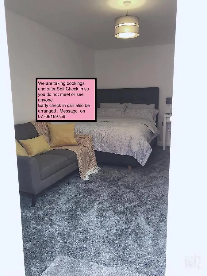 Modern Two-Bedroom Suite: City Centre Convenience Nottingham Guest house