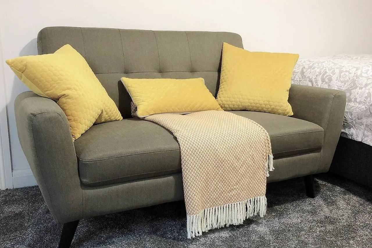 Modern Two-Bedroom Suite: City Centre Convenience Nottingham